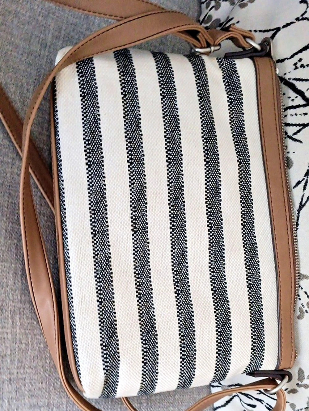 Relic Crossbody Bag Striped in White & Black NWT
